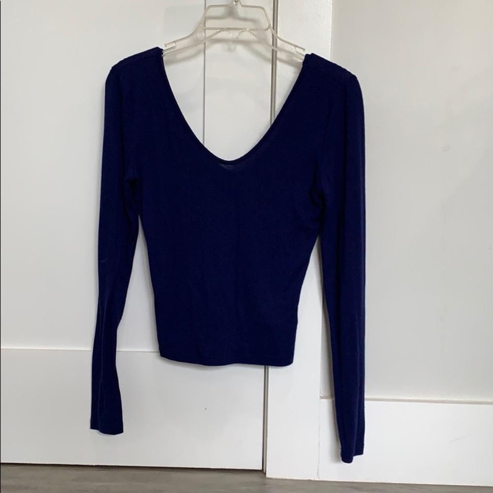 Long sleeve low neck T-shirt